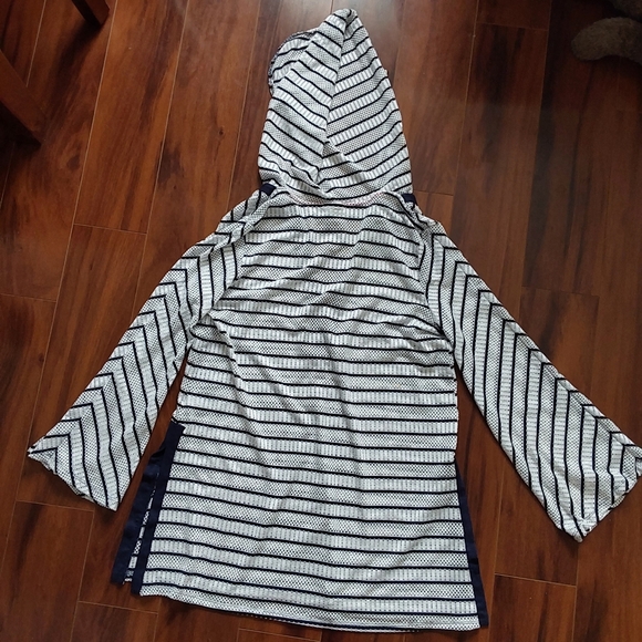 Cover up - Picture 2 of 2